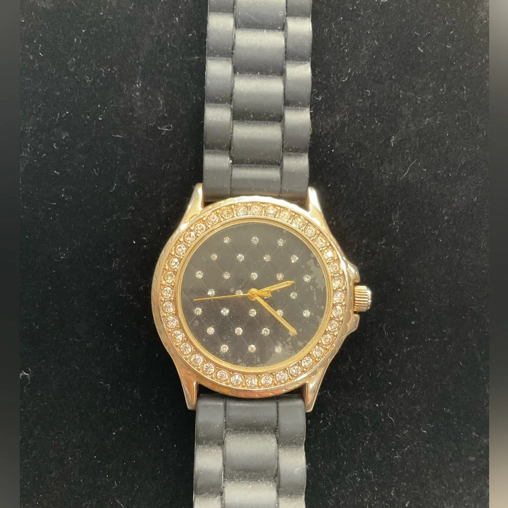 BLACK SILICONE POLKA DOT FASHION WATCH